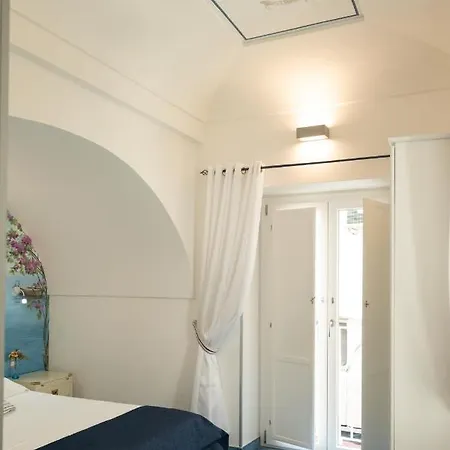 Scirocco - Amazing With Terrace In Center Apartment