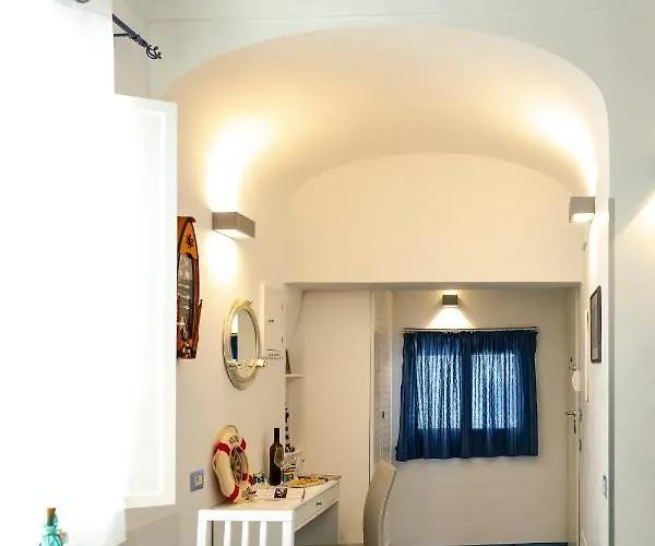 Scirocco - Amazing With Terrace In Center Apartment