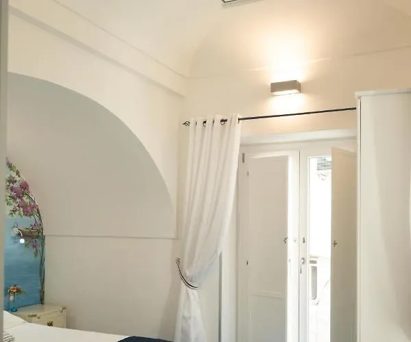 Scirocco - Amazing With Terrace In Center Apartment